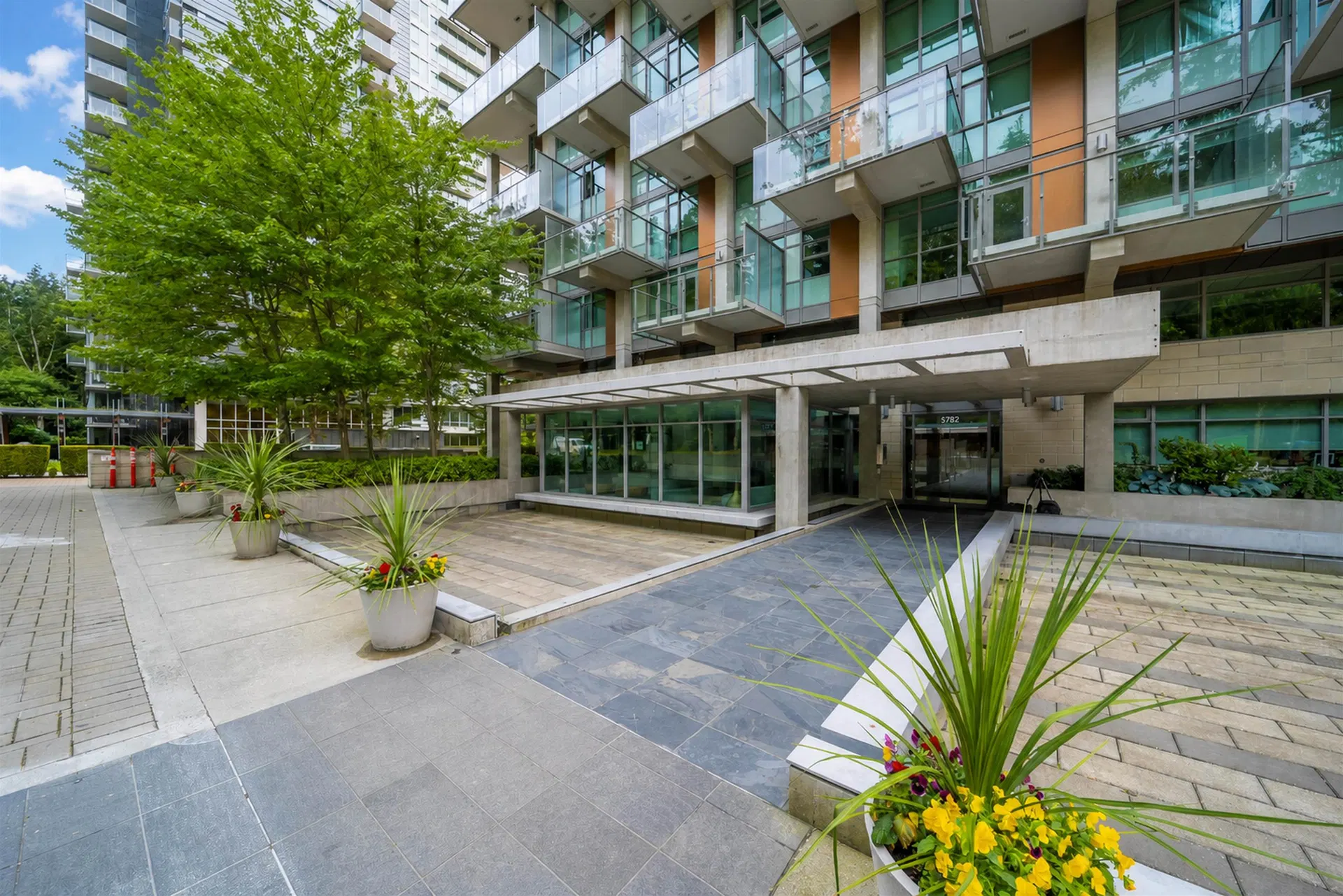 Photo 2 of 25 at #502 – 5782 Berton Avenue