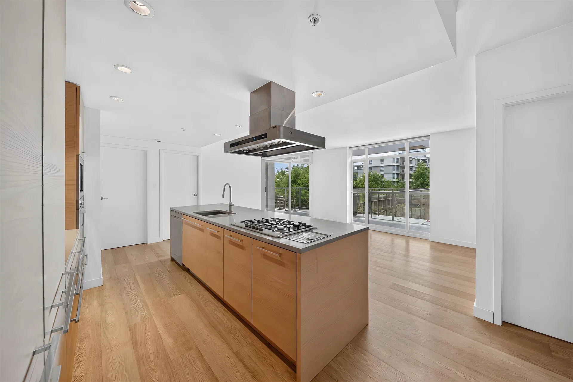 Photo 3 of 25 at #502 – 5782 Berton Avenue