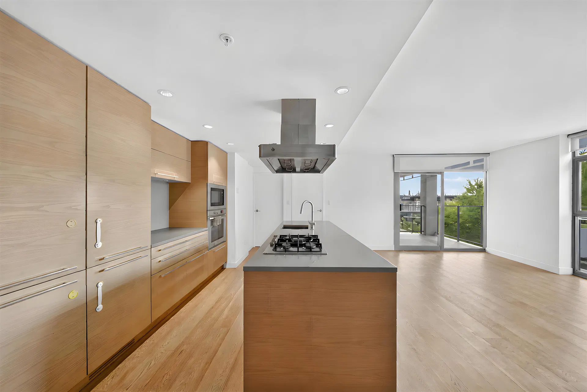 Photo 4 of 25 at #502 – 5782 Berton Avenue