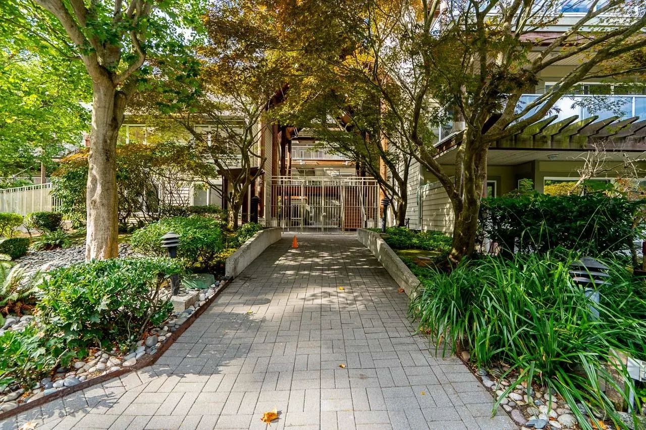 Photo 4 of 40 at #218 – 1120 Tsatsu Shores Drive