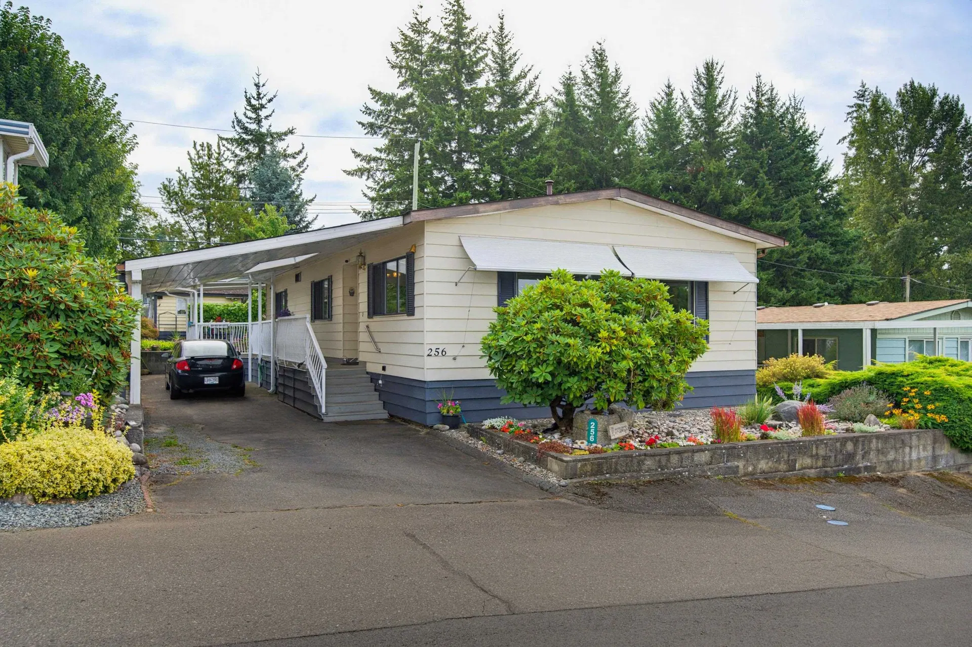 Photo 1 of 40 at #256 – 27111 0 Avenue