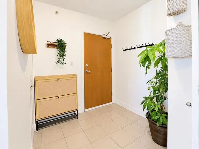 Photo 2 of 40 at #1708 – 898 Carnarvon Street