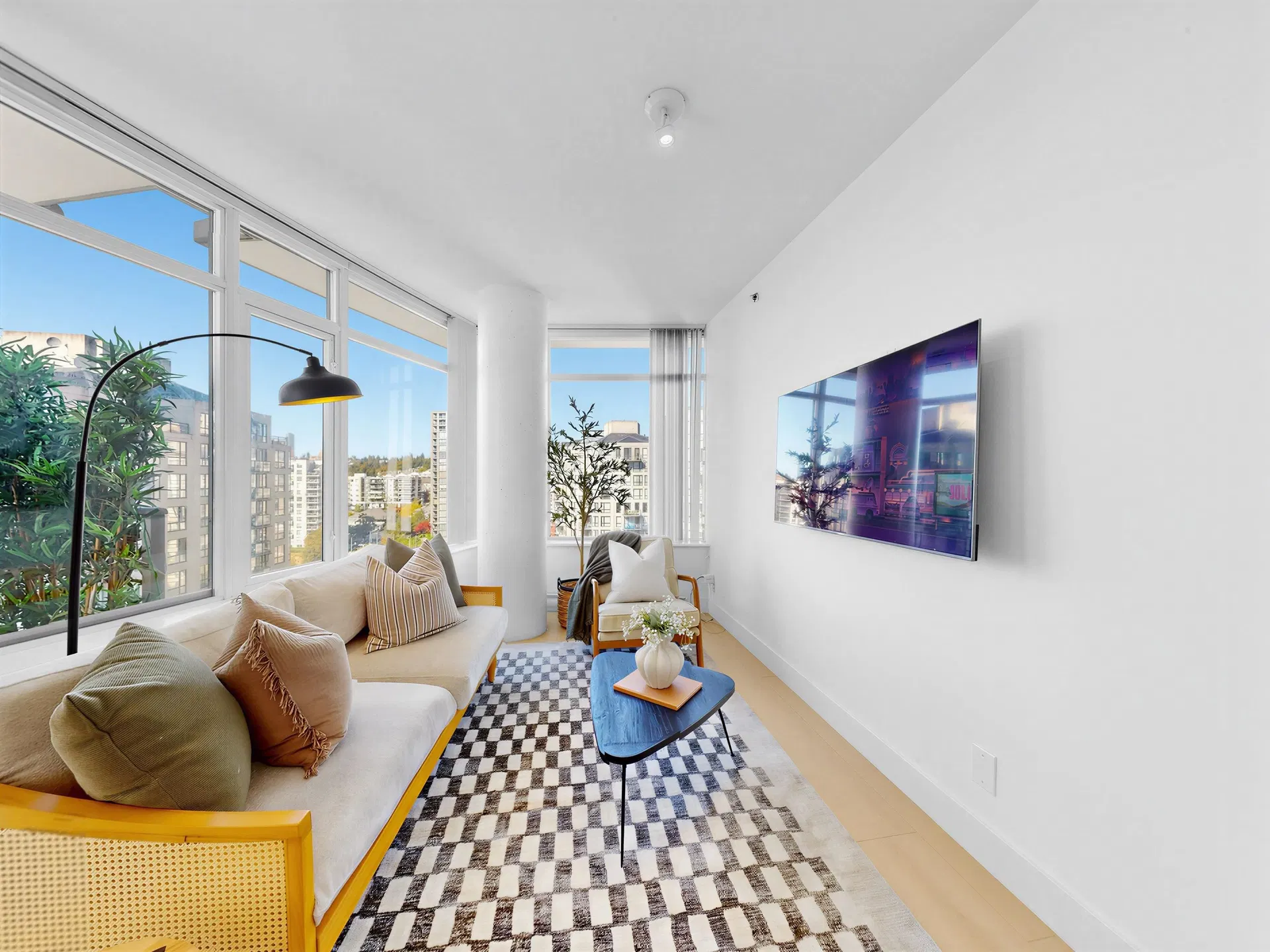 Photo 4 of 40 at #1708 – 898 Carnarvon Street