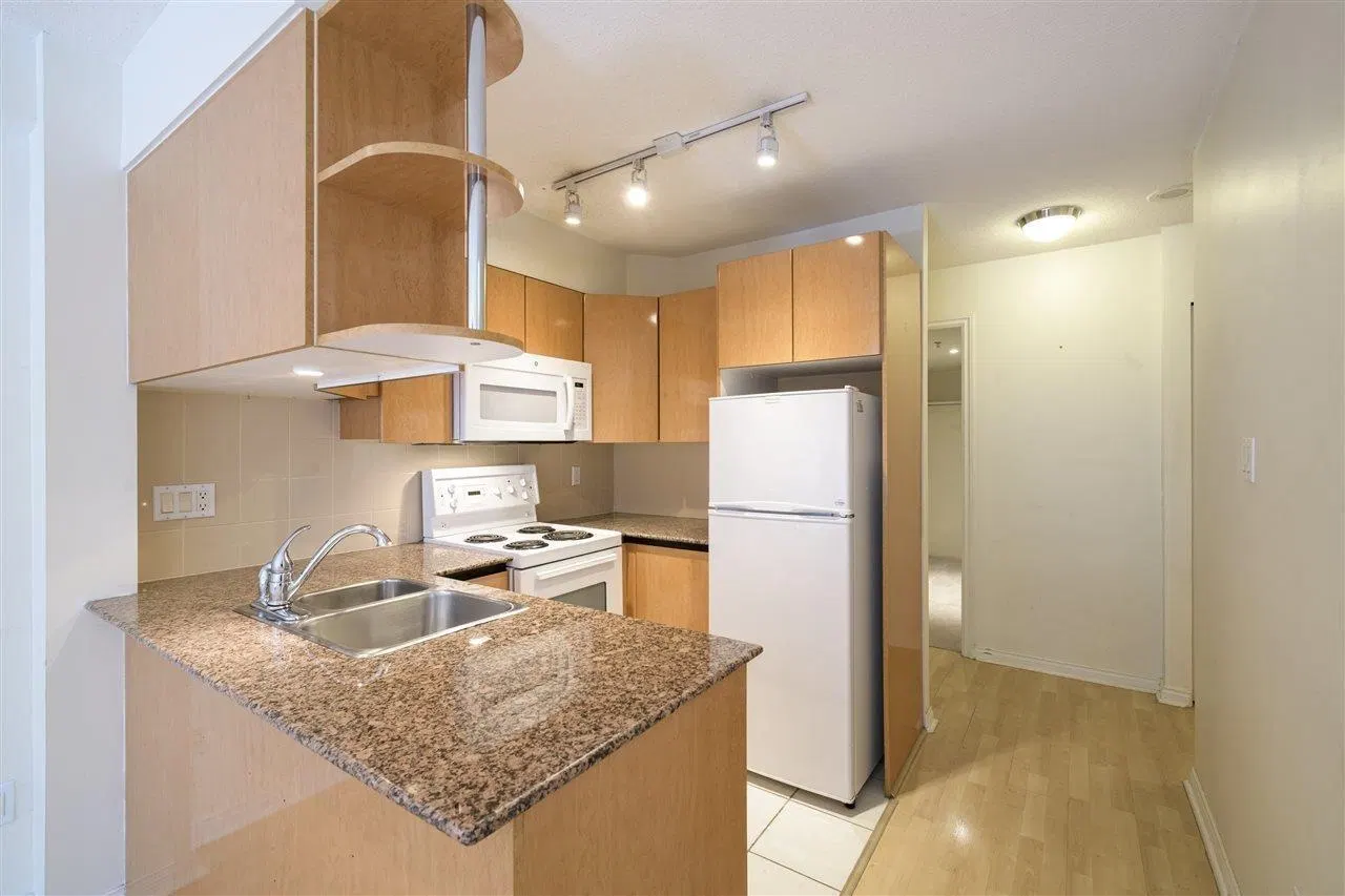 Photo 3 of 10 at #508 – 1189 Howe Street