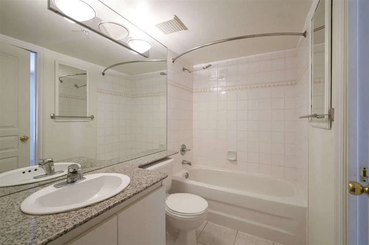 Photo 5 of 10 at #508 – 1189 Howe Street