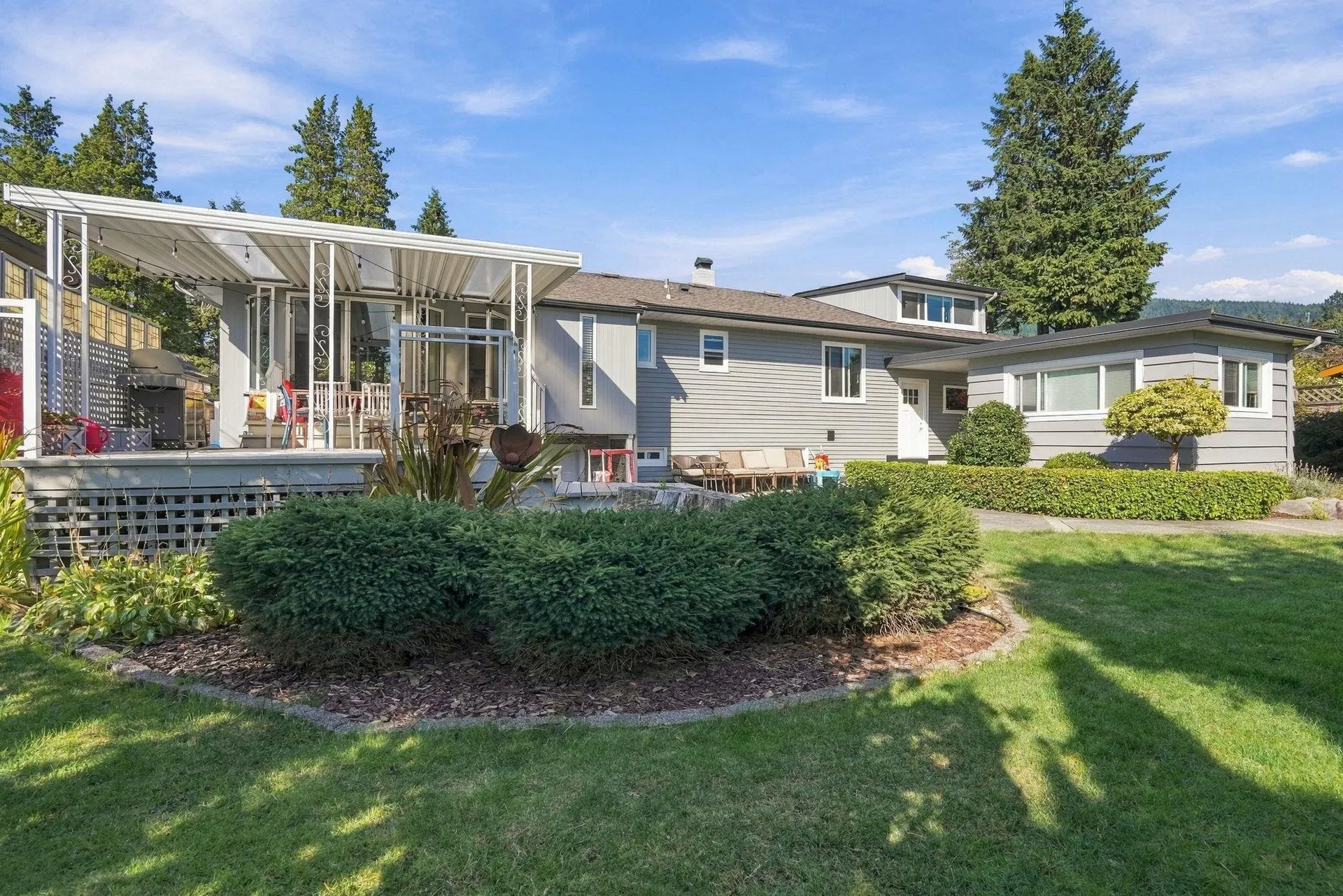 Photo 1 of 17 at 4027 Sunnycrest Drive