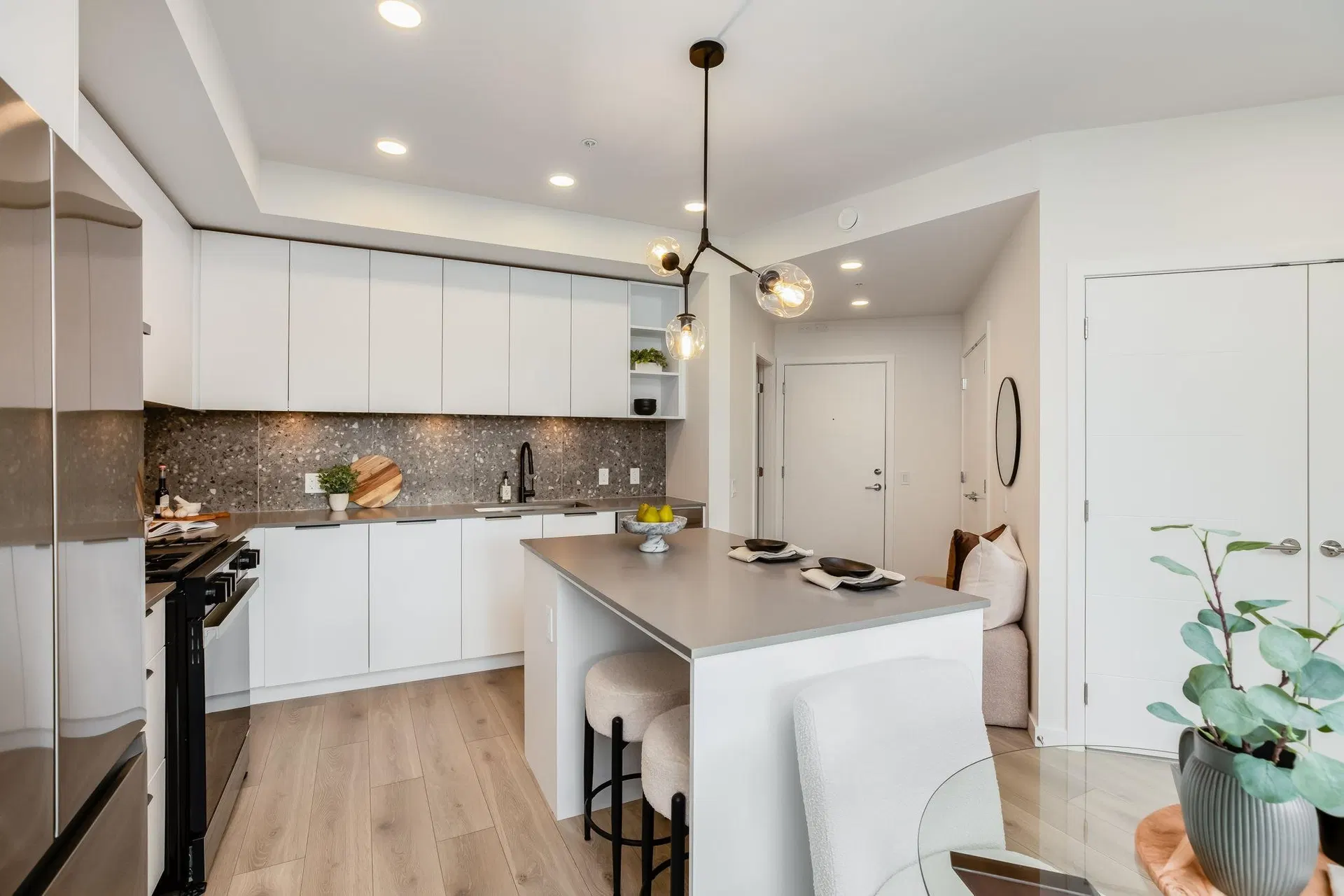 Photo 4 of 21 at #402 – 7936 206 Street