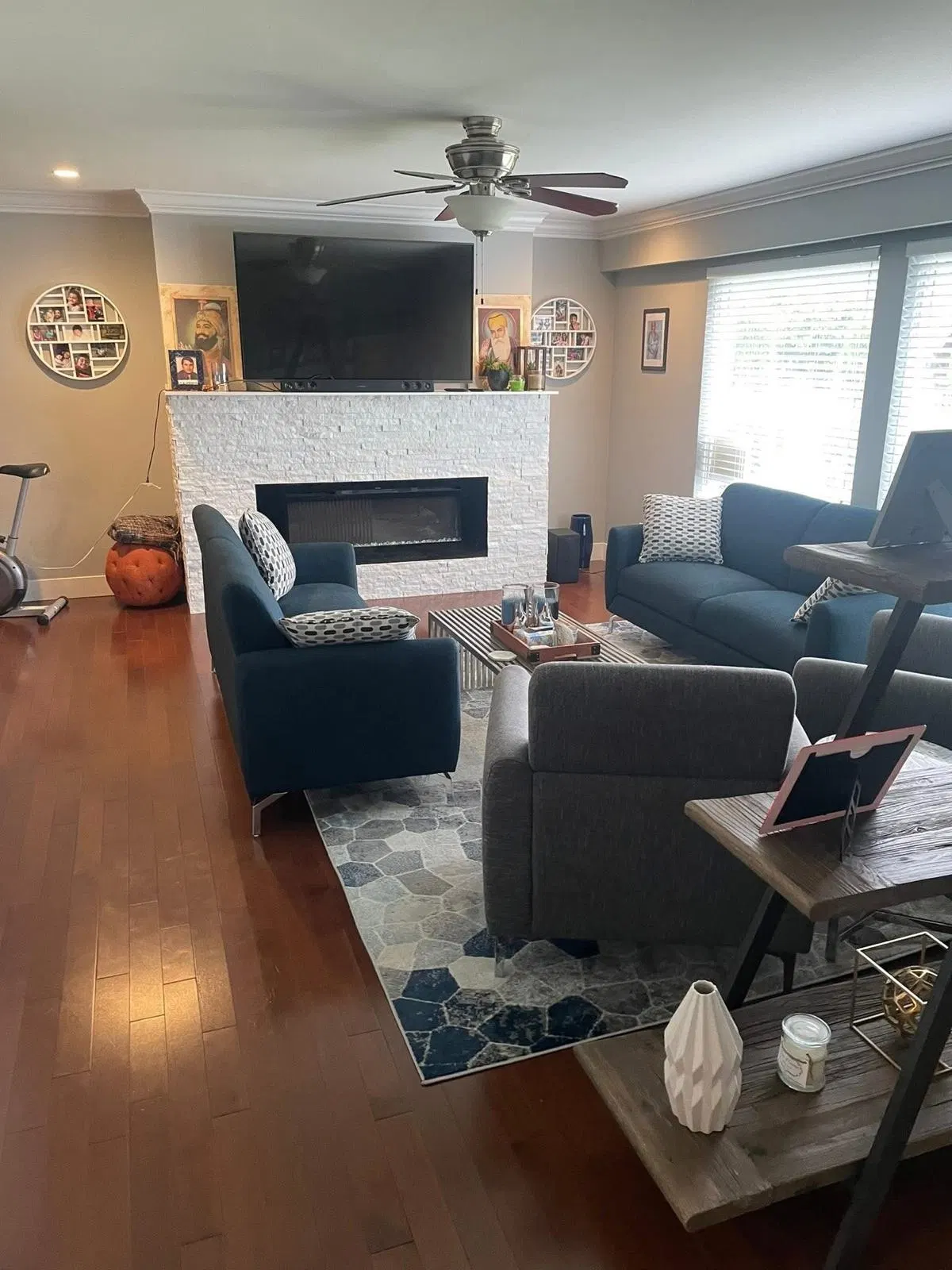 Photo 3 of 14 at 20298 50 Avenue