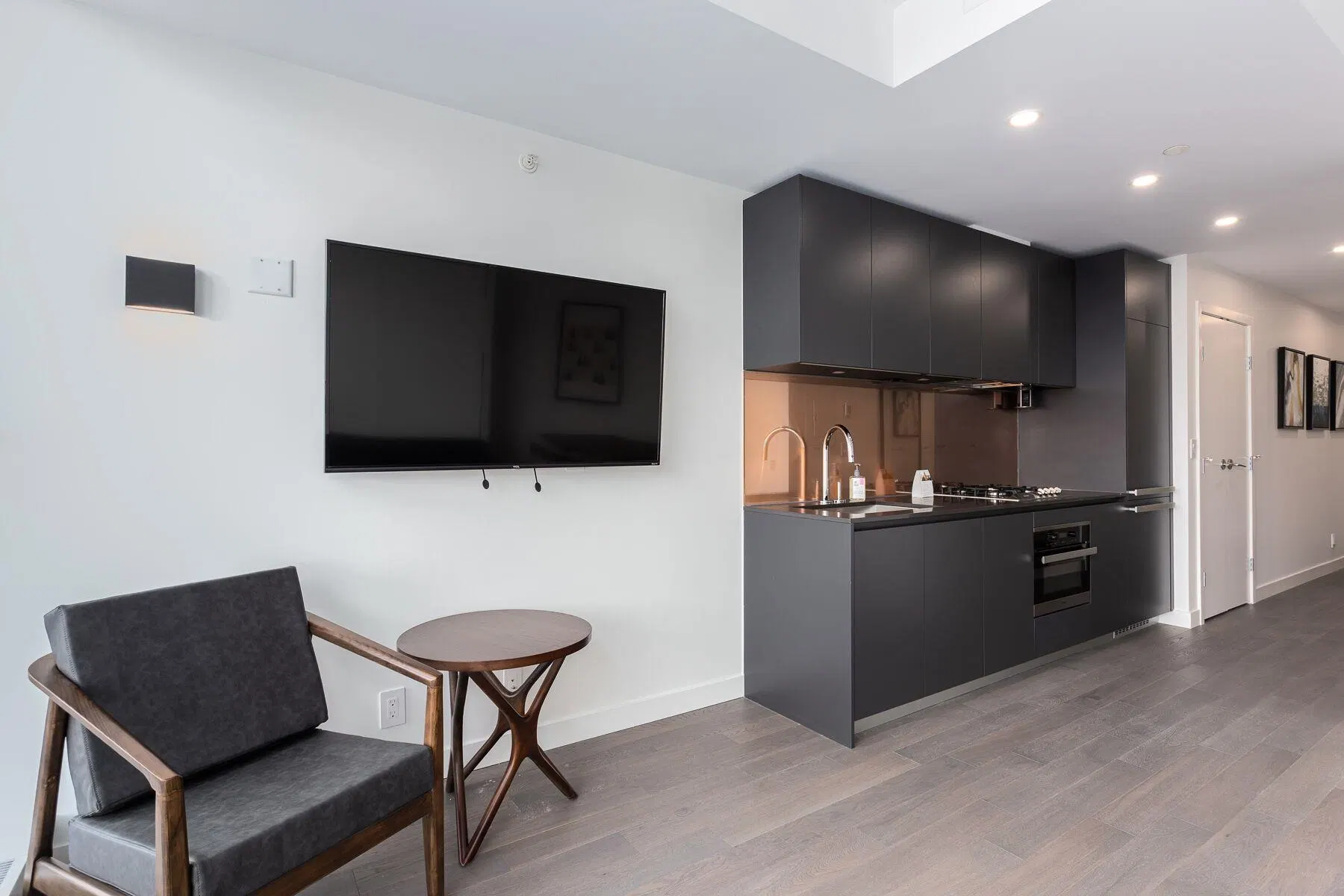 Photo 4 of 18 at #4107 – 1480 Howe Street