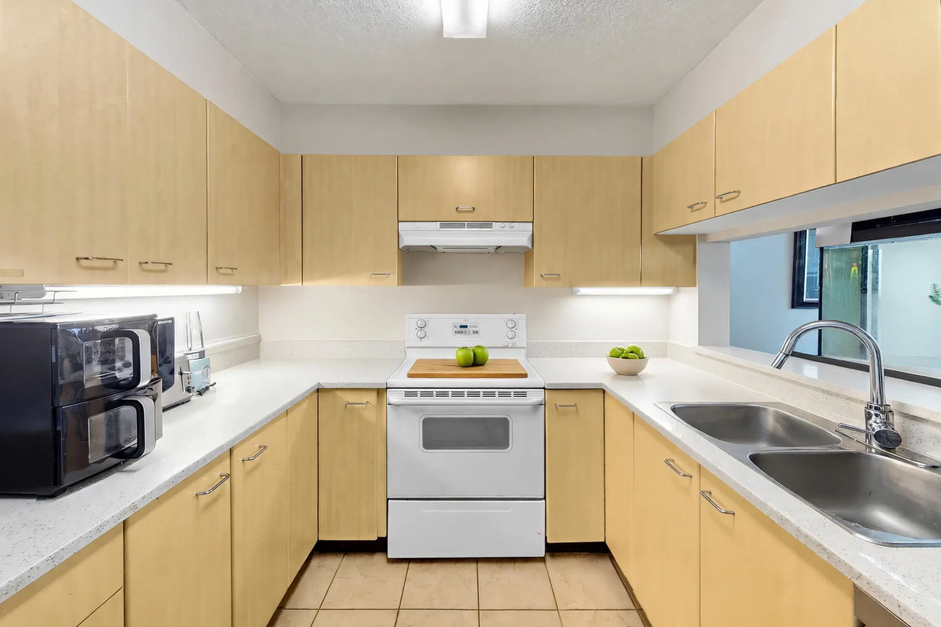 Photo 3 of 12 at #1602 – 1148 Heffley Crescent