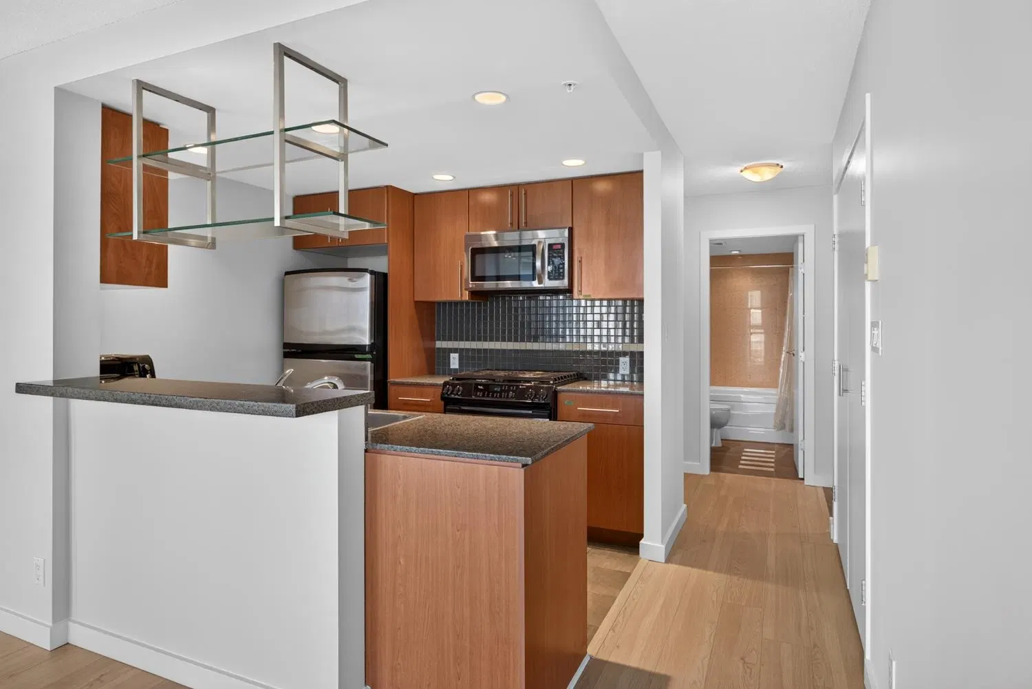 Photo 2 of 39 at #906 – 455 Beach Crescent