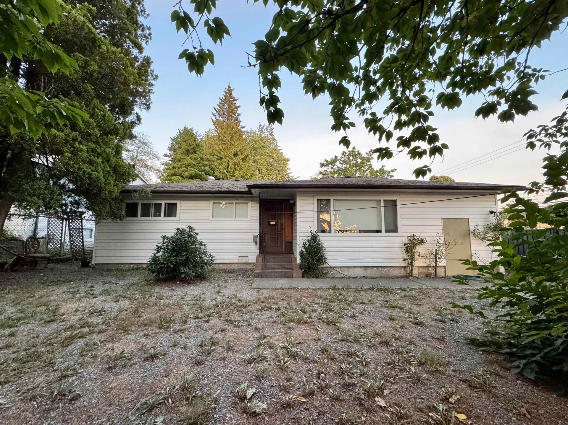 Photo 4 of 13 at 8406 152 Street