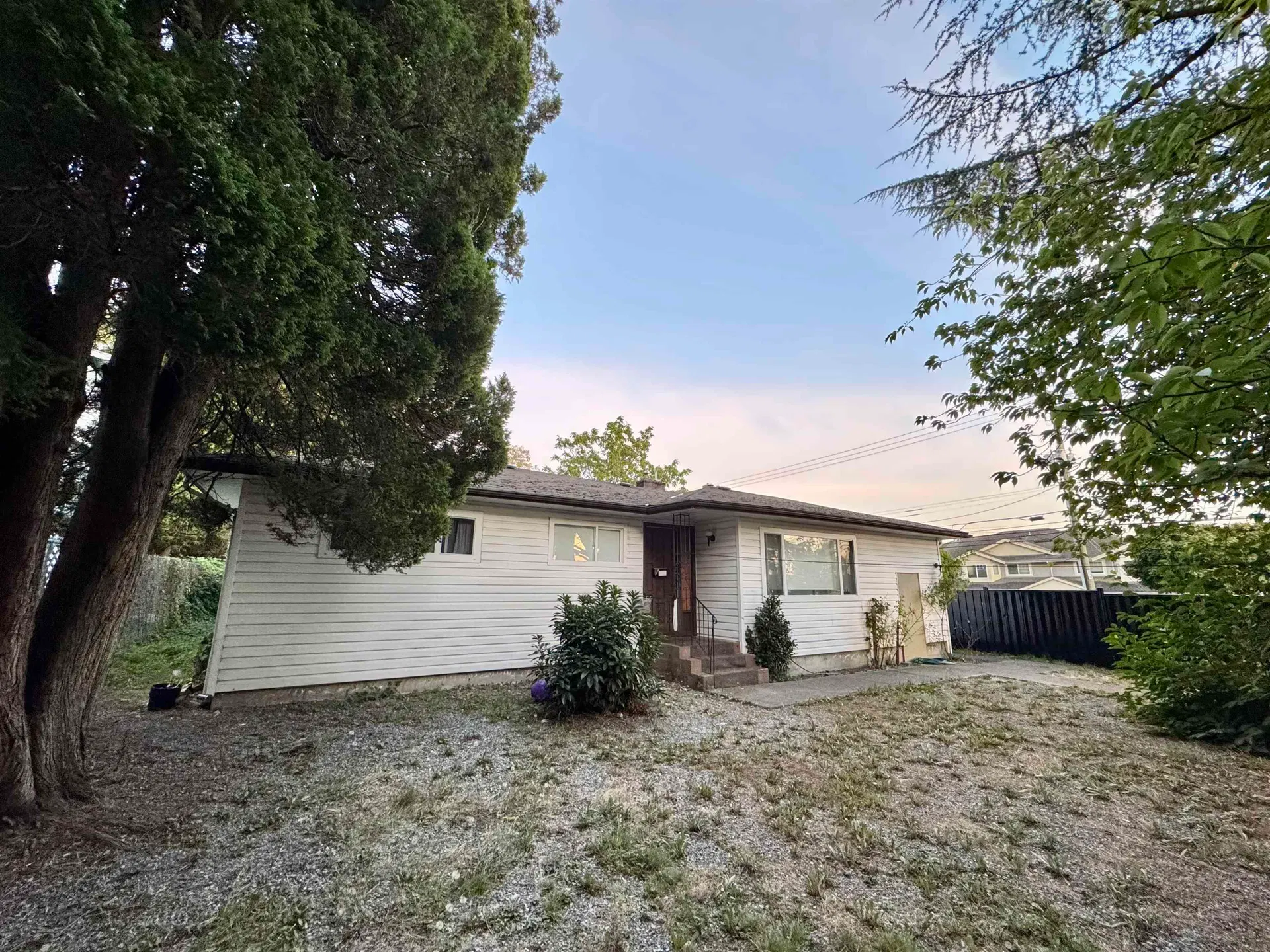 Photo 5 of 13 at 8406 152 Street