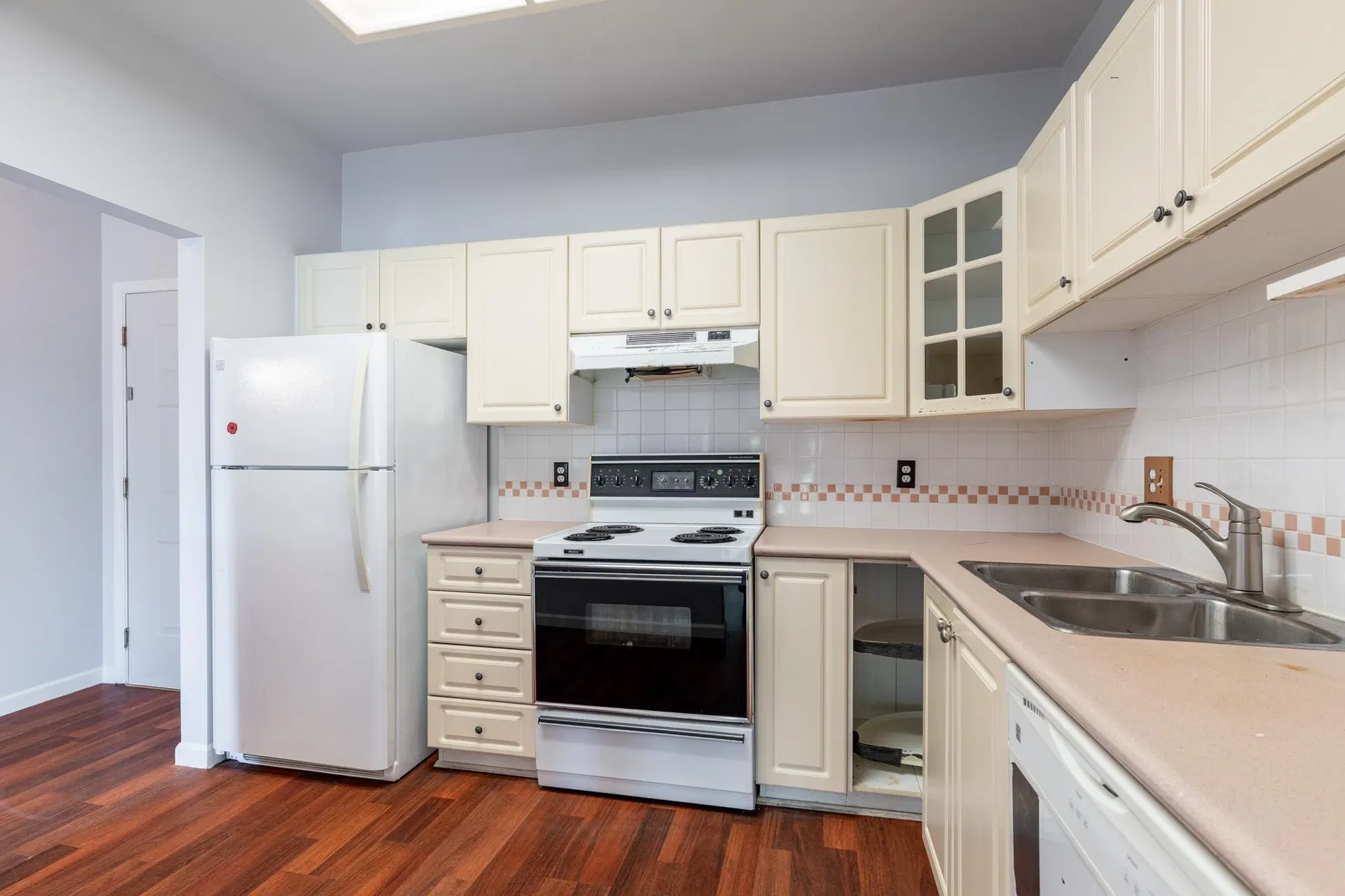 Photo 5 of 26 at #311 – 4738 53 Street