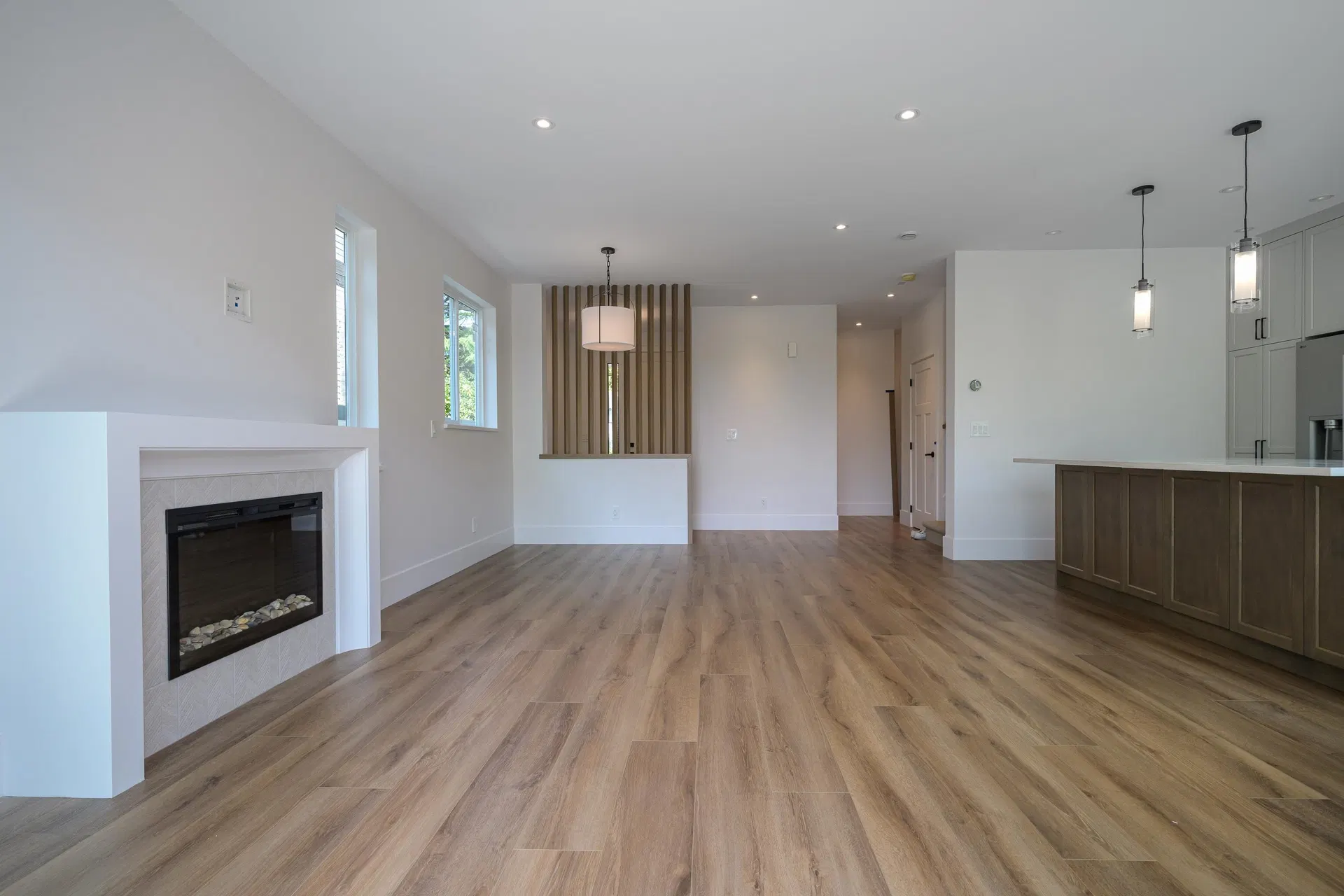 Photo 5 of 40 at 4884 42a Avenue