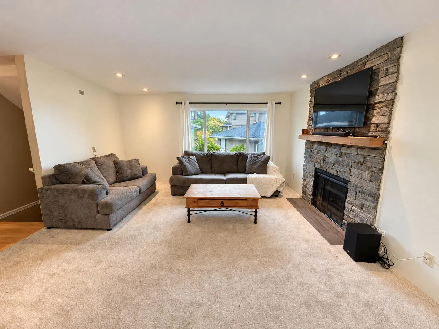 Photo 5 of 40 at #175 – 1140 Castle Crescent