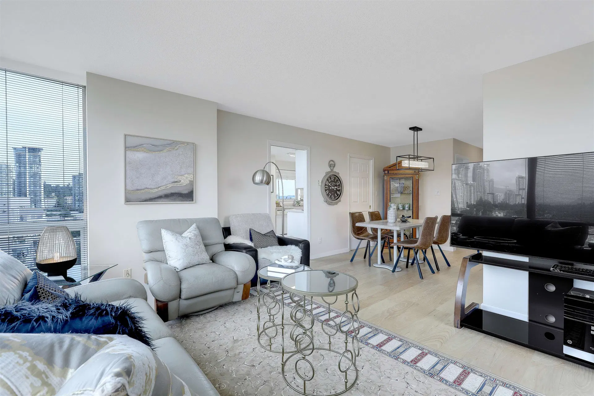 Photo 4 of 40 at #1906 – 9603 Manchester Drive