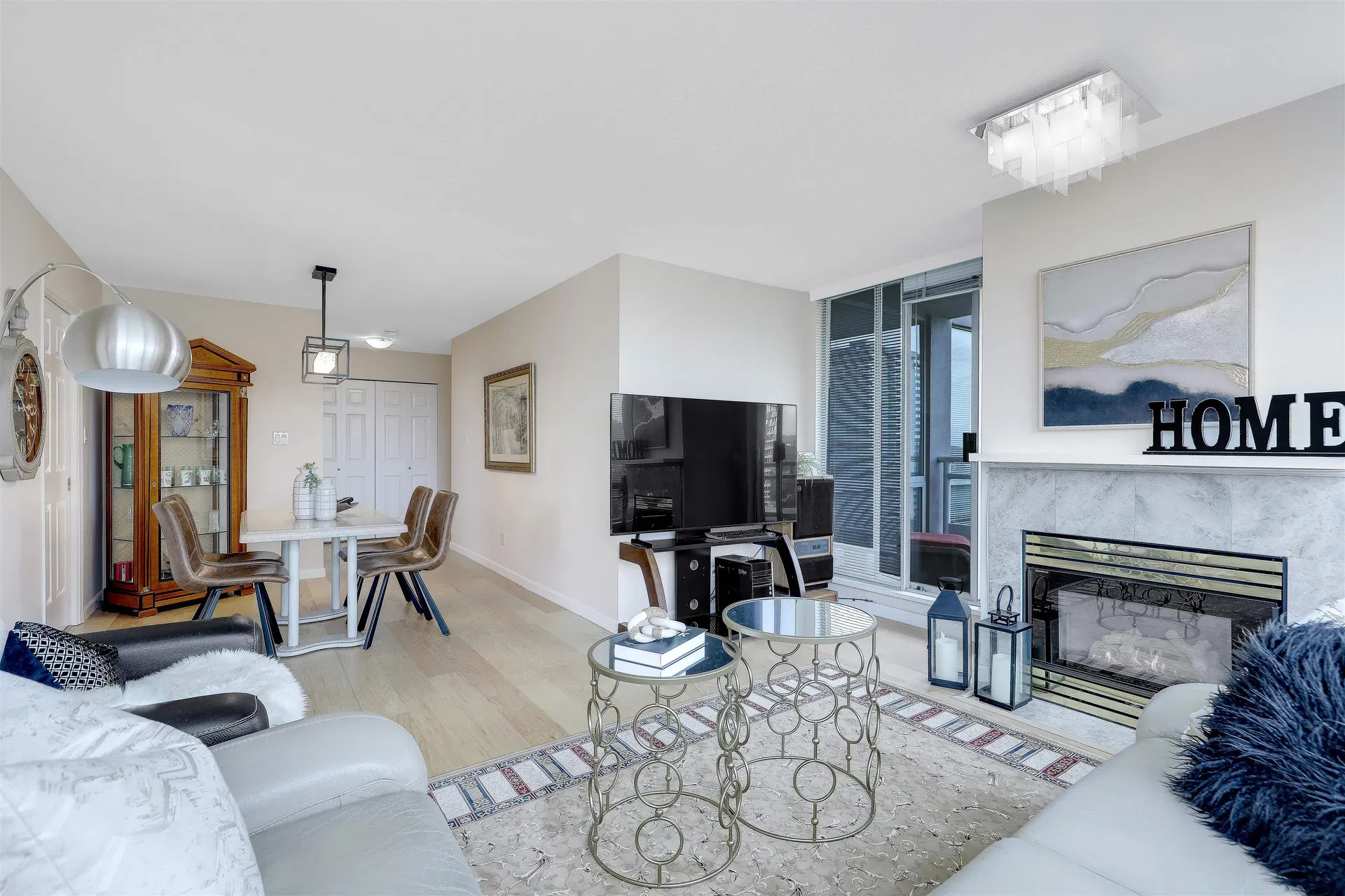 Photo 5 of 40 at #1906 – 9603 Manchester Drive