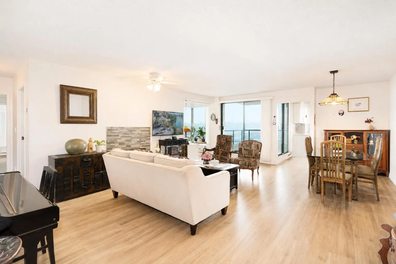 Photo 3 of 33 at #1205 – 420 Carnarvon Street