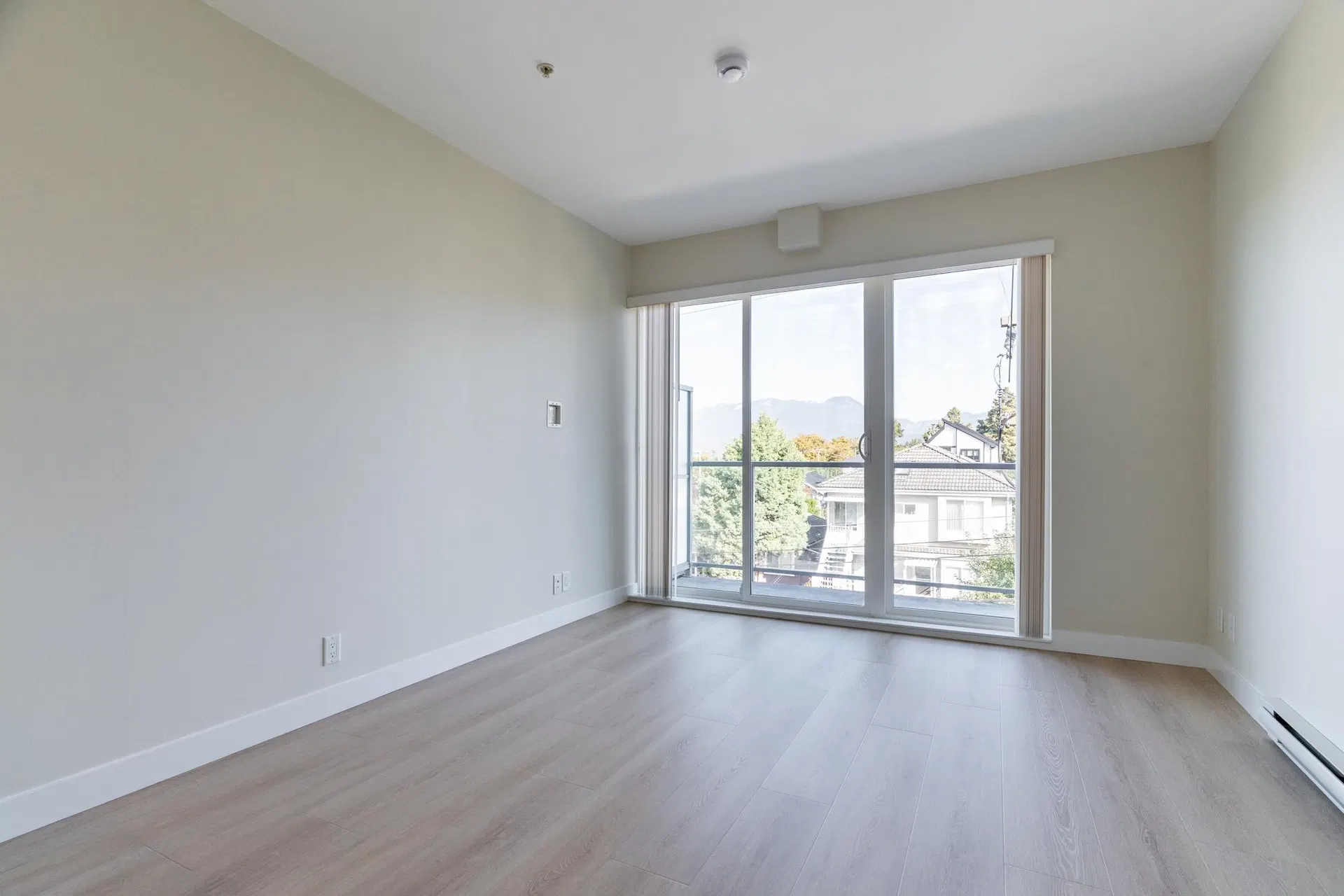 Photo 2 of 39 at PH9 – 388 Kootenay Street