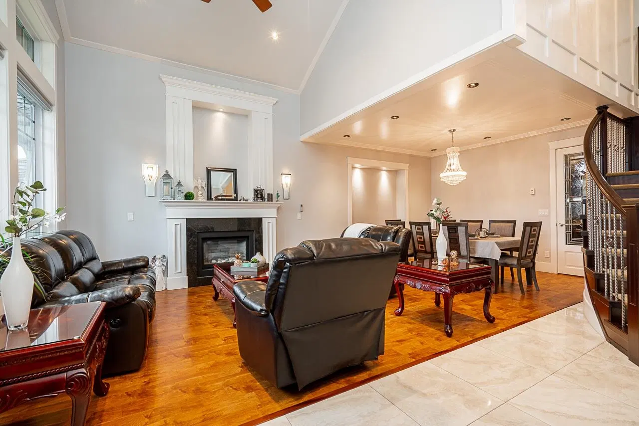 Photo 4 of 38 at 7273 149 Street