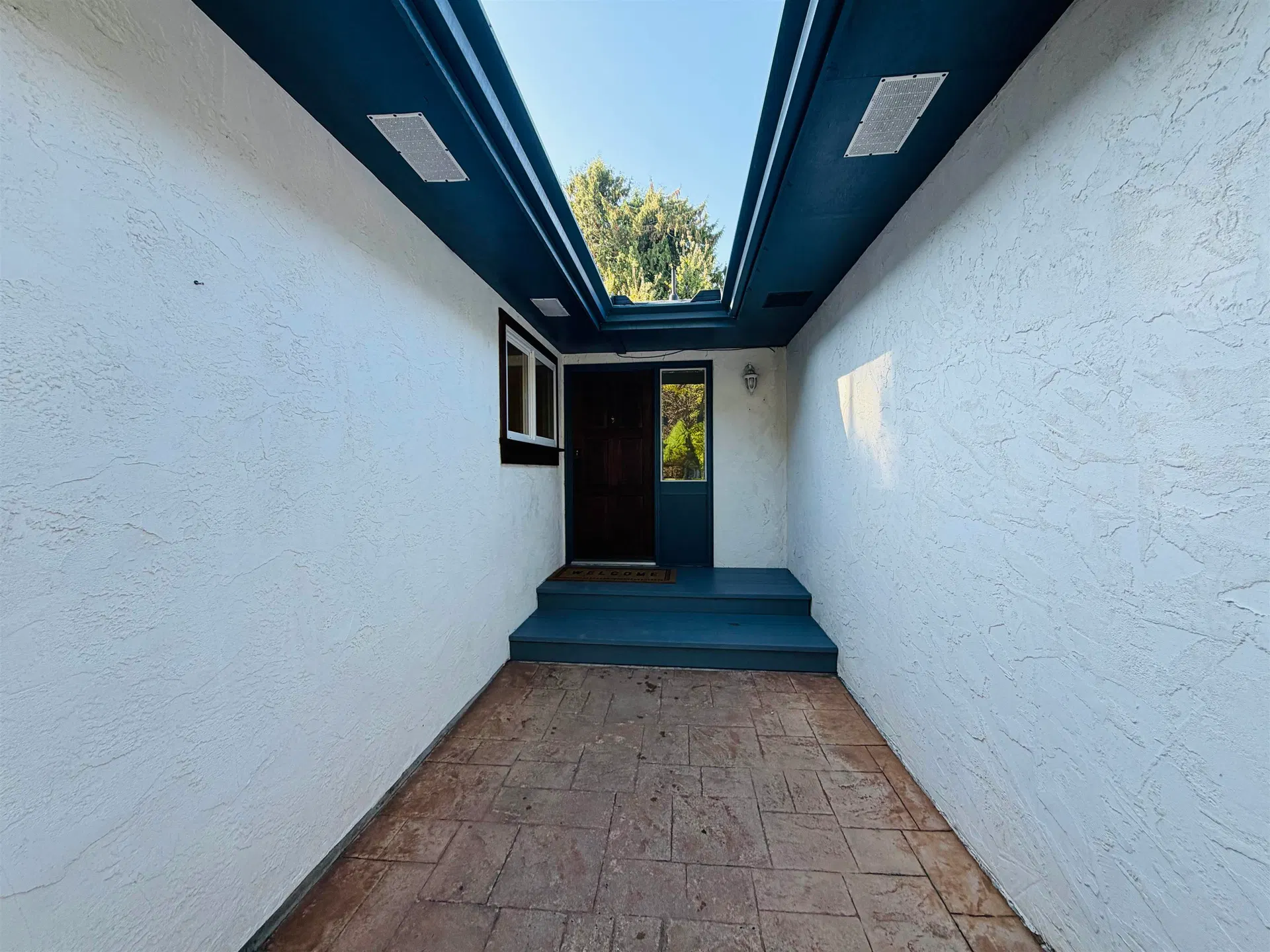 Photo 5 of 30 at 817 Mountainview Drive