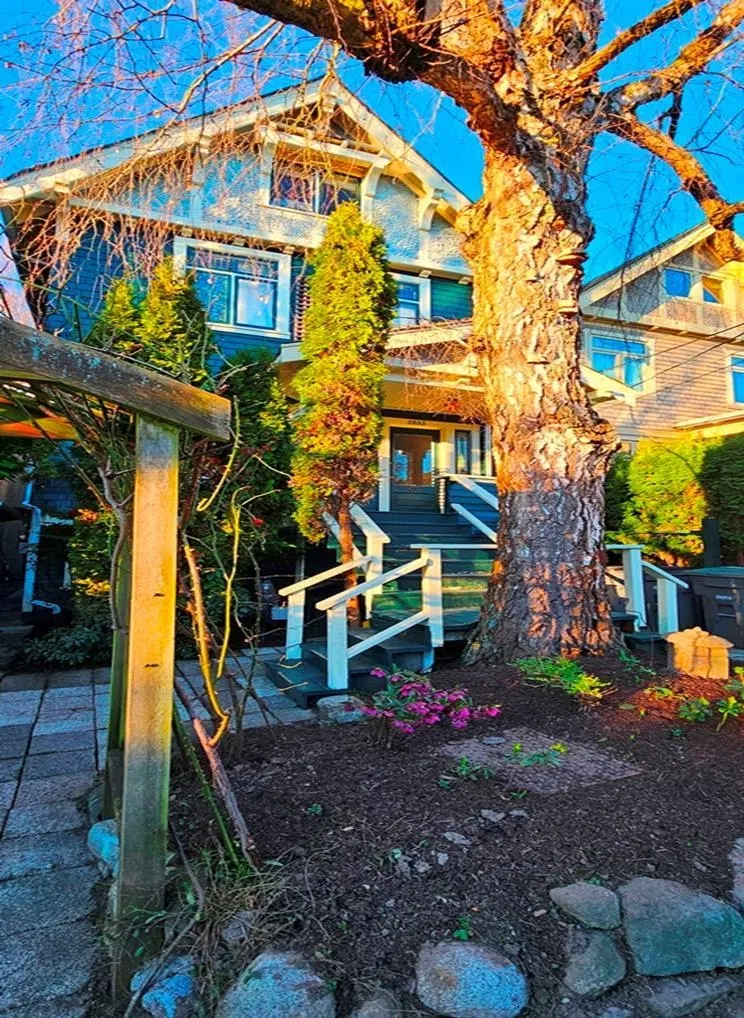 Photo 2 of 40 at 2635 W 7th Avenue