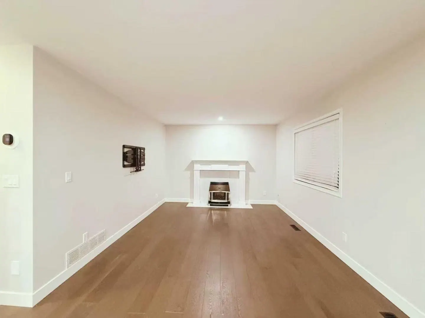 Photo 5 of 10 at 14665 84a Avenue