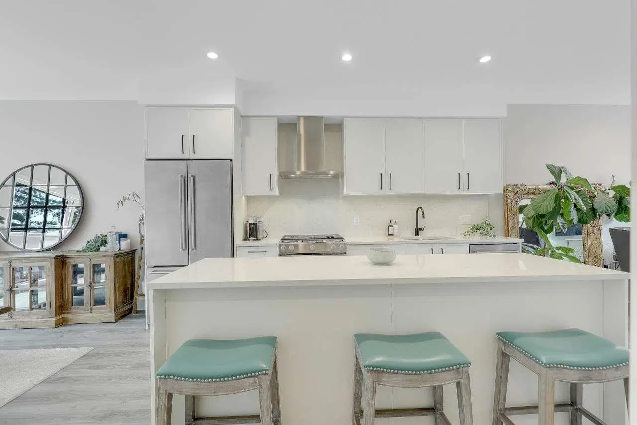Photo 4 of 37 at #6 – 50 Seaview Drive