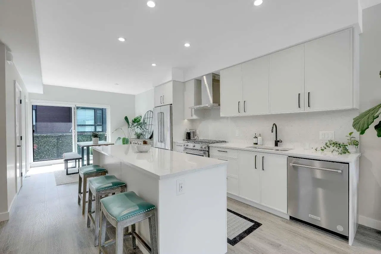 Photo 5 of 37 at #6 – 50 Seaview Drive