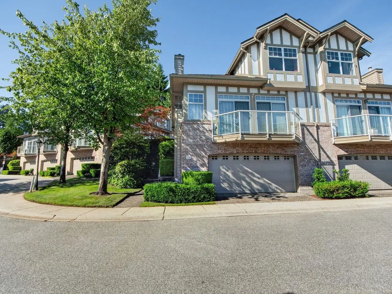 #29 – 5221 Oakmount Crescent