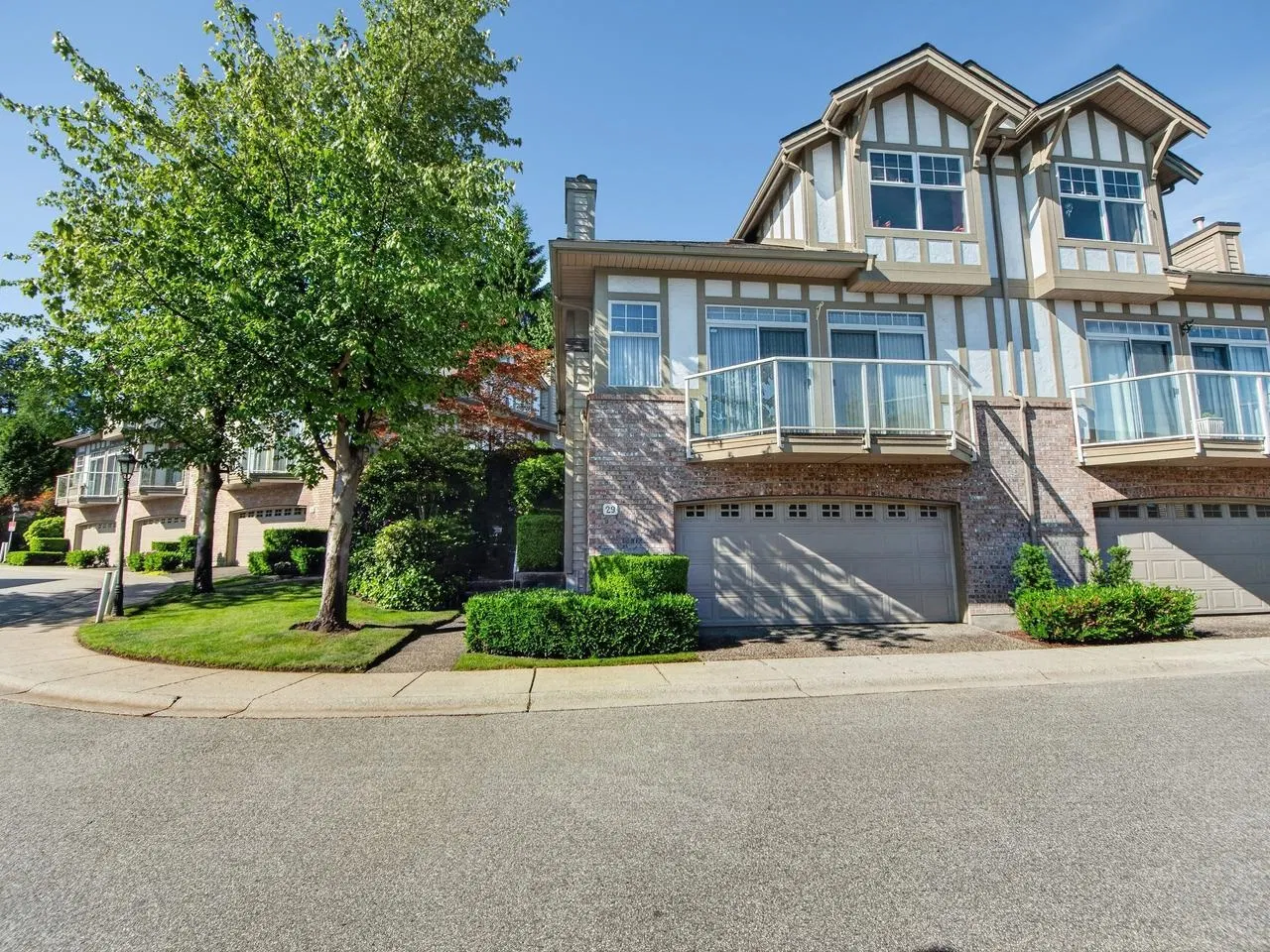 #29 – 5221 Oakmount Crescent