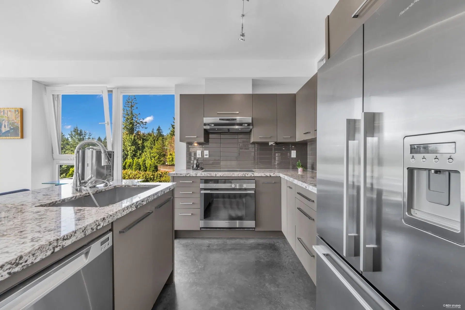 Photo 3 of 34 at #201 – 650 Evergreen Place