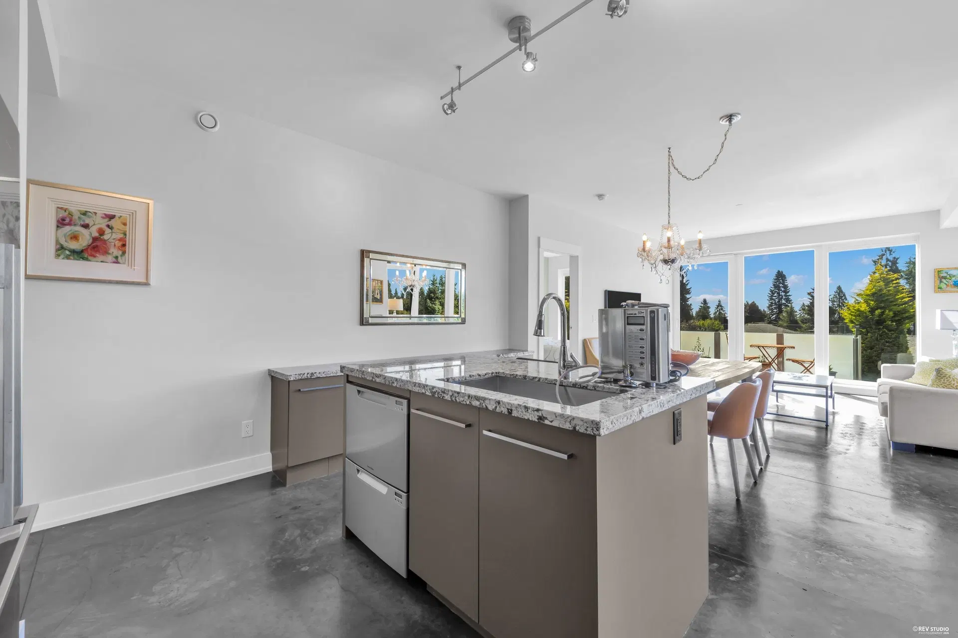 Photo 4 of 34 at #201 – 650 Evergreen Place