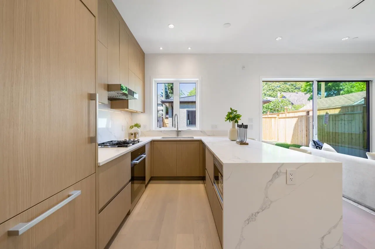 Photo 4 of 35 at #2 – 3771 W King Edward Avenue