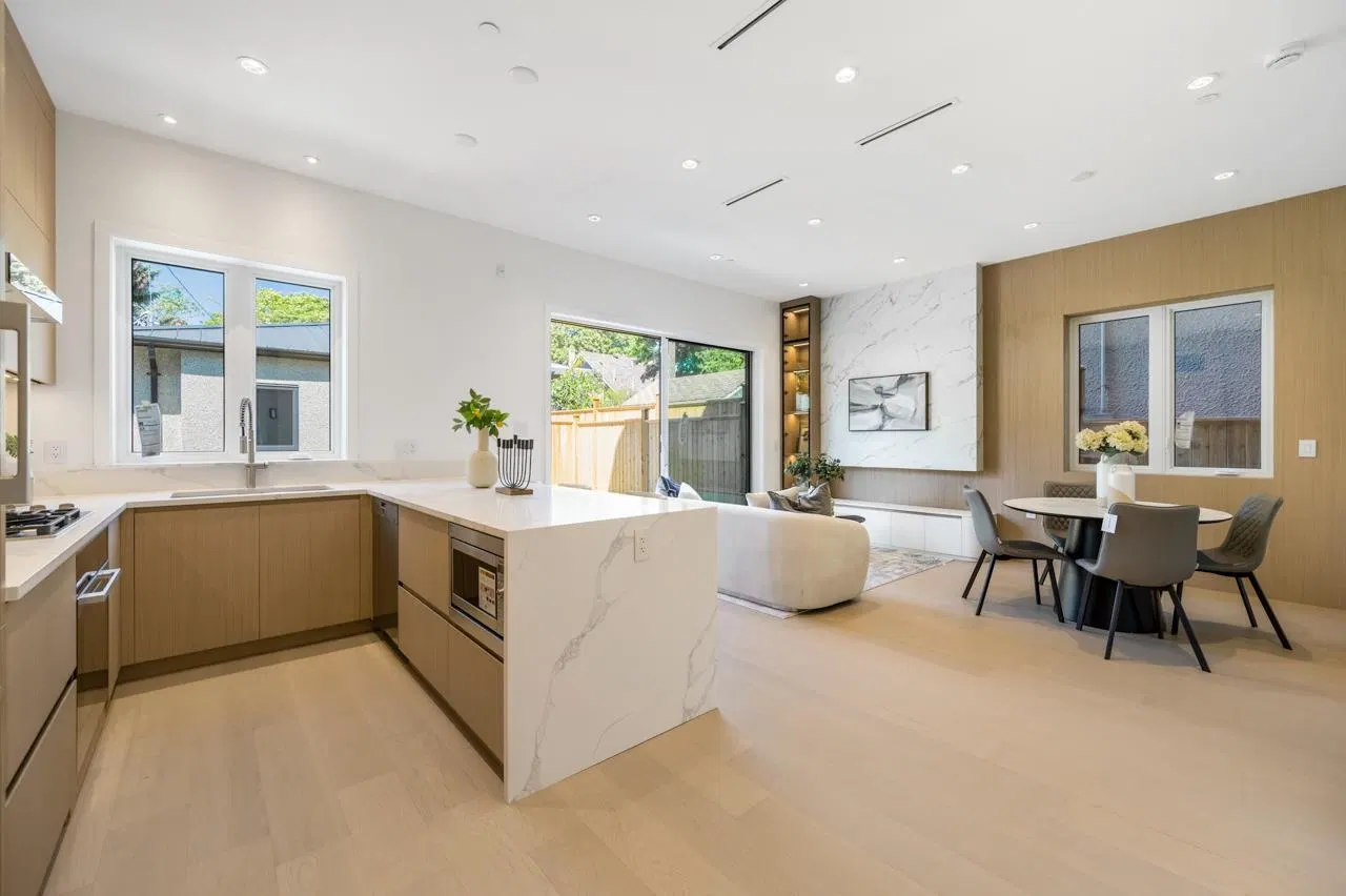 Photo 5 of 35 at #2 – 3771 W King Edward Avenue