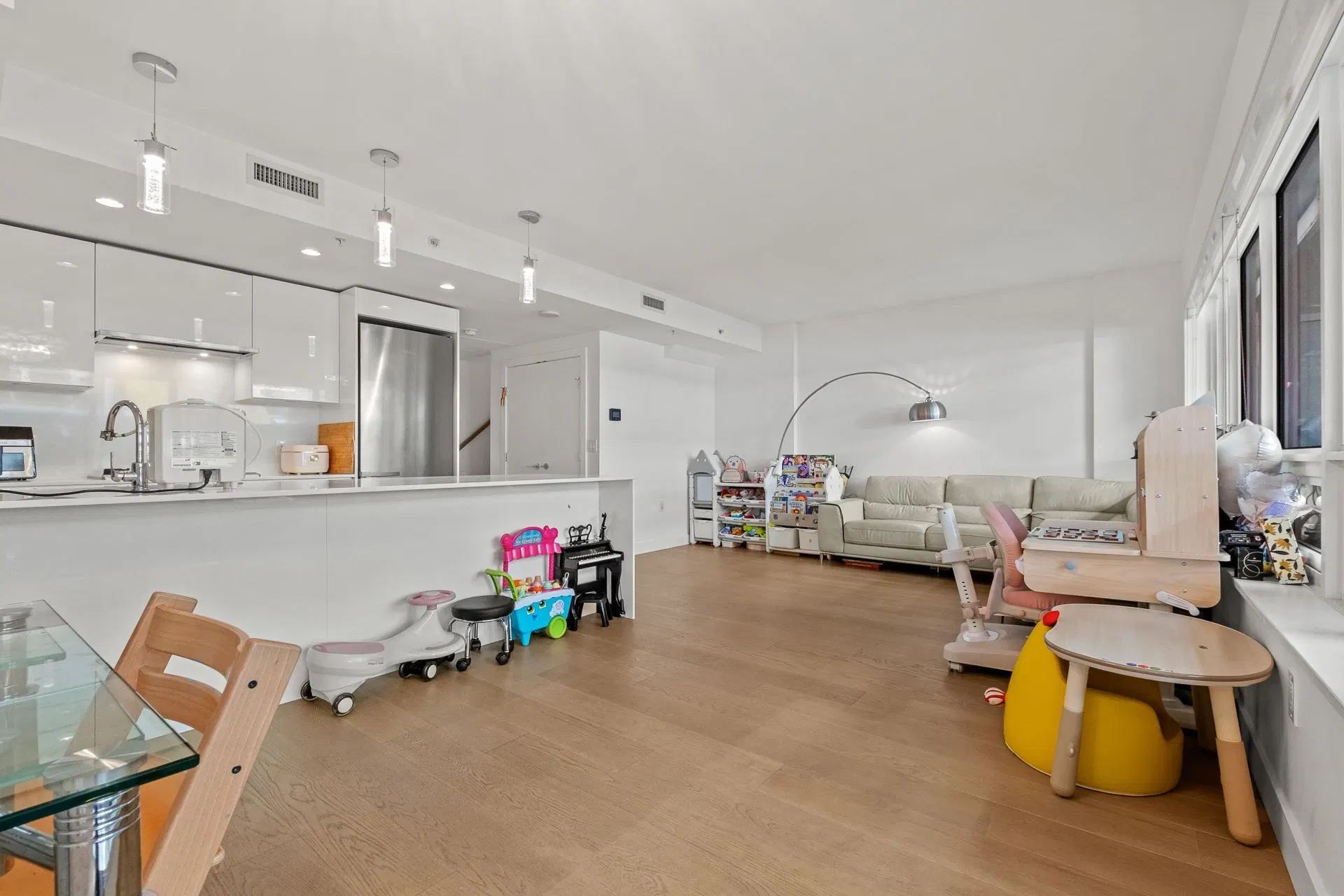 Photo 3 of 33 at TH504 – 5788 Gilbert Road