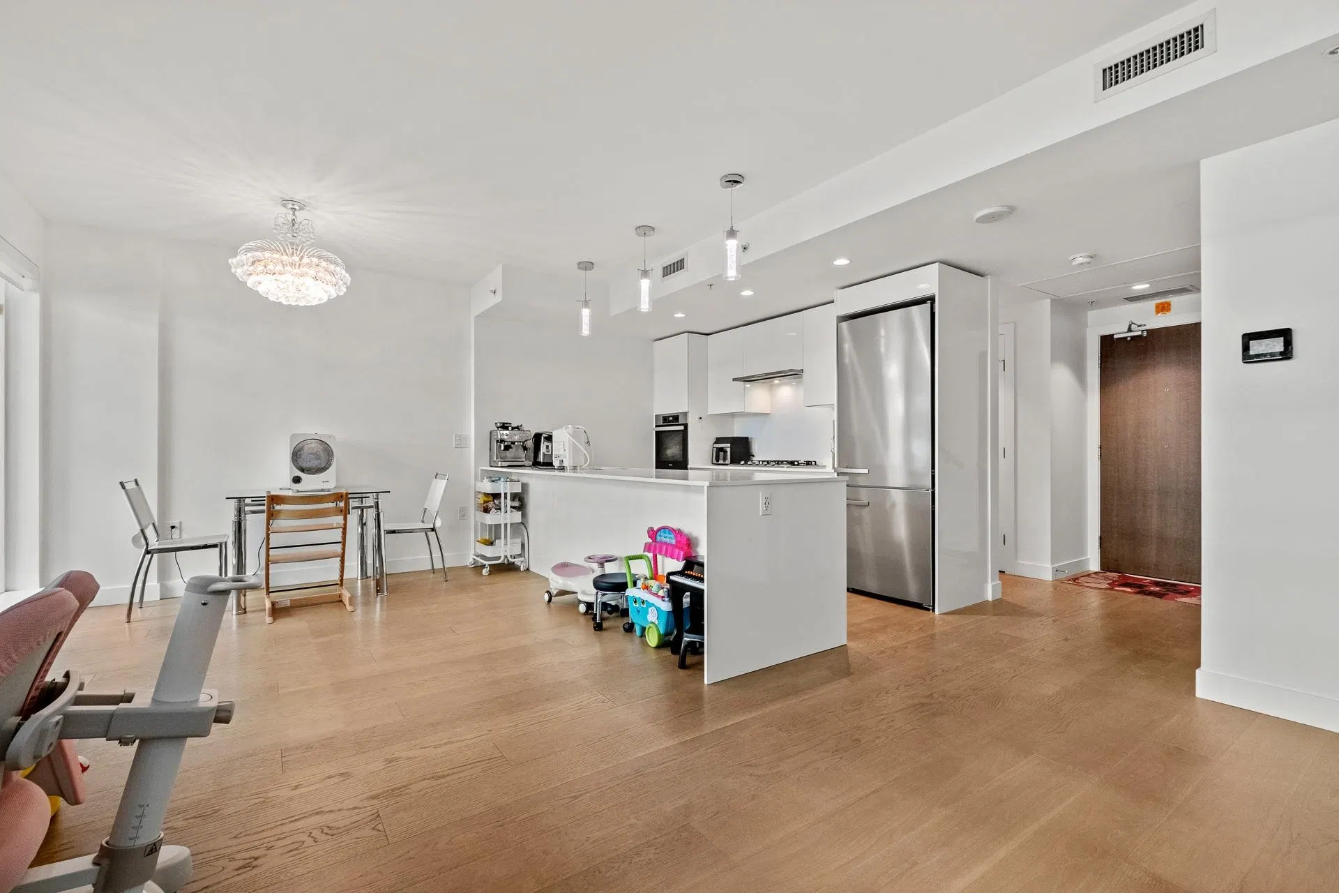 Photo 5 of 33 at TH504 – 5788 Gilbert Road