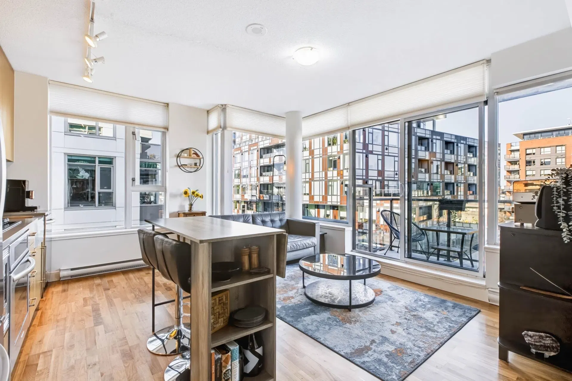 Photo 3 of 27 at #716 – 250 E 6th Avenue