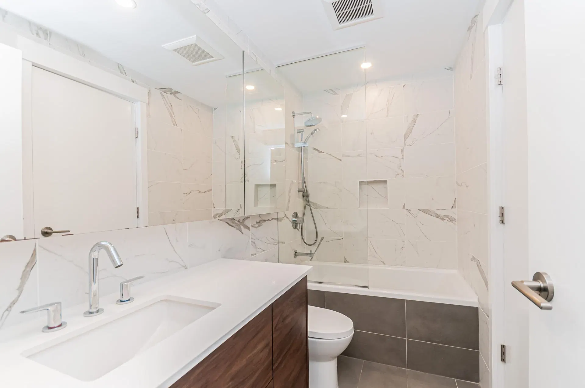 Photo 5 of 28 at #2410 – 4711 Hazel Street