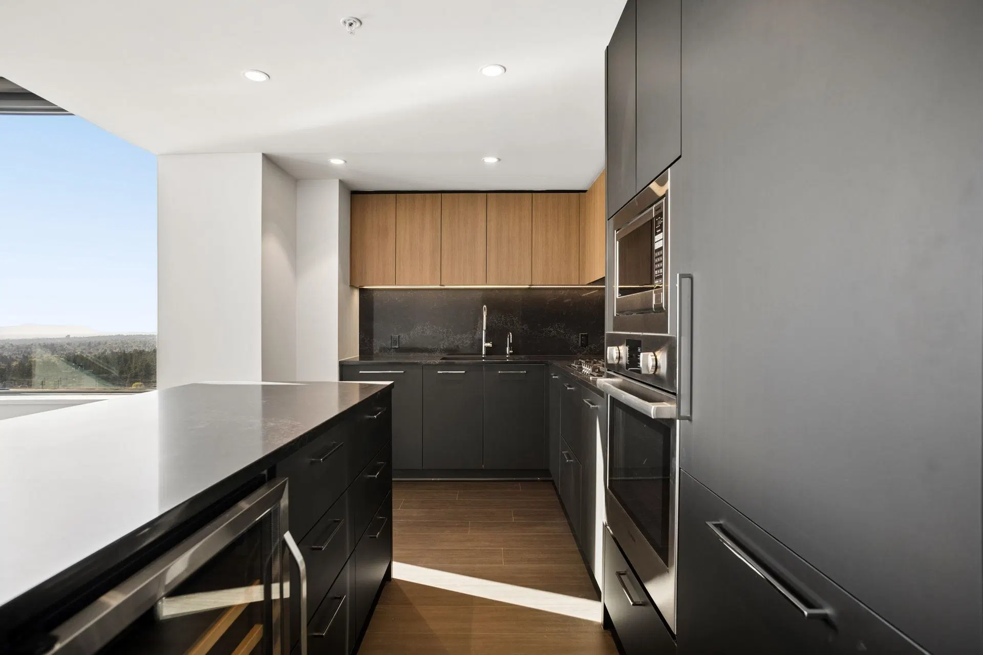 Photo 2 of 10 at #3001 – 6608 Sussex Avenue