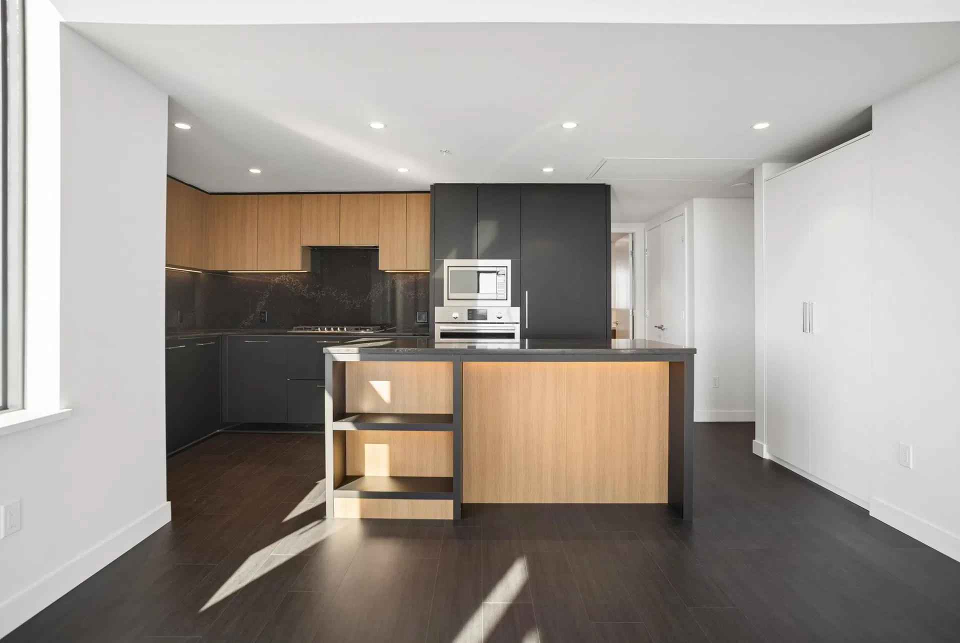 Photo 3 of 10 at #3001 – 6608 Sussex Avenue