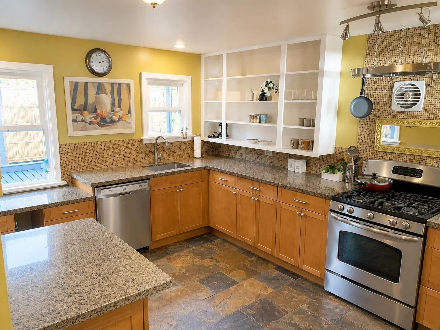Photo 5 of 17 at 14878 Buena Vista Avenue