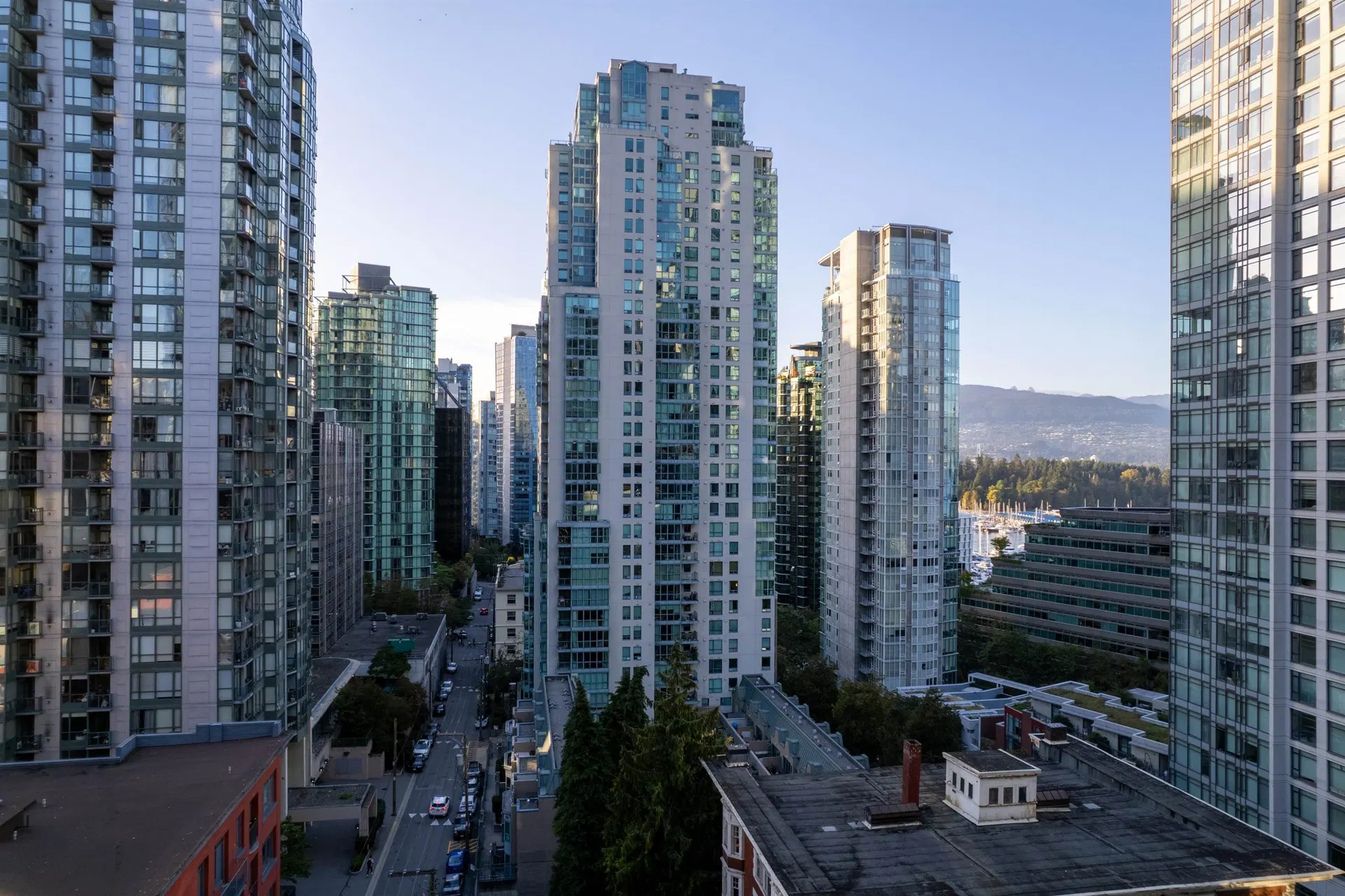 Photo 5 of 33 at #2904 – 1238 Melville Street