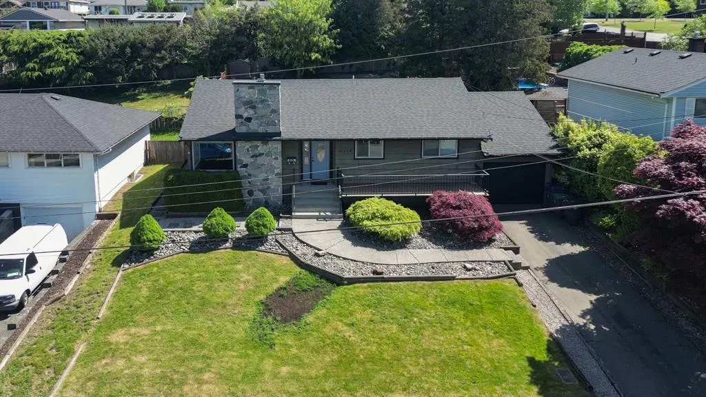 Photo 3 of 40 at 10216 124 Street