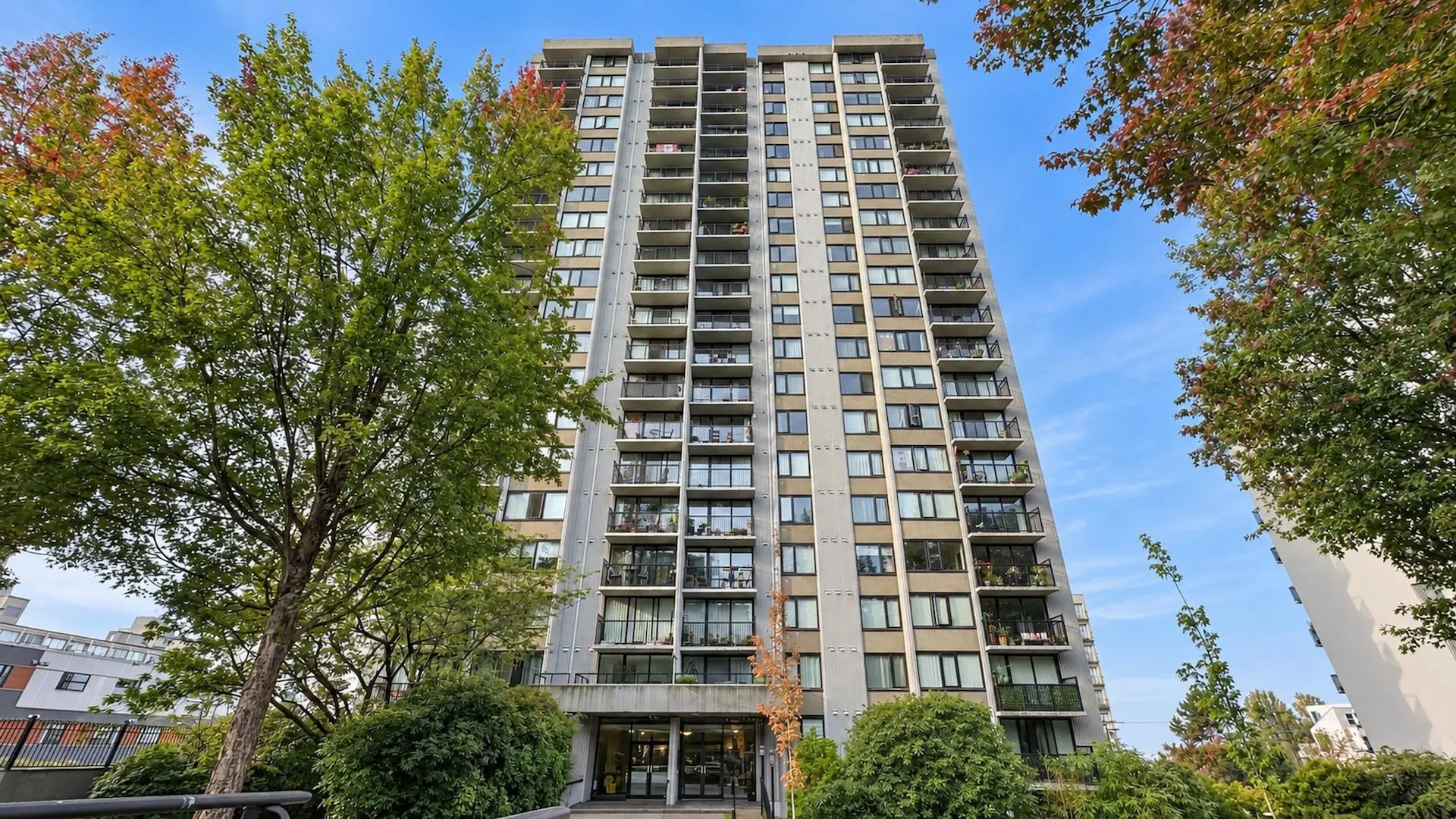 Photo 5 of 26 at #1103 – 1330 Harwood Street