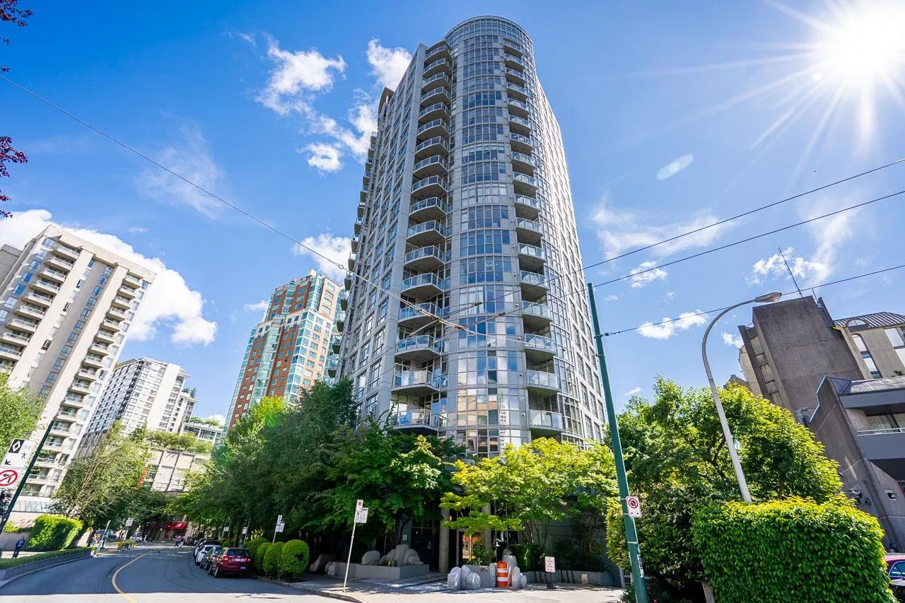 Photo 1 of 39 at #1505 – 1050 Smithe Street