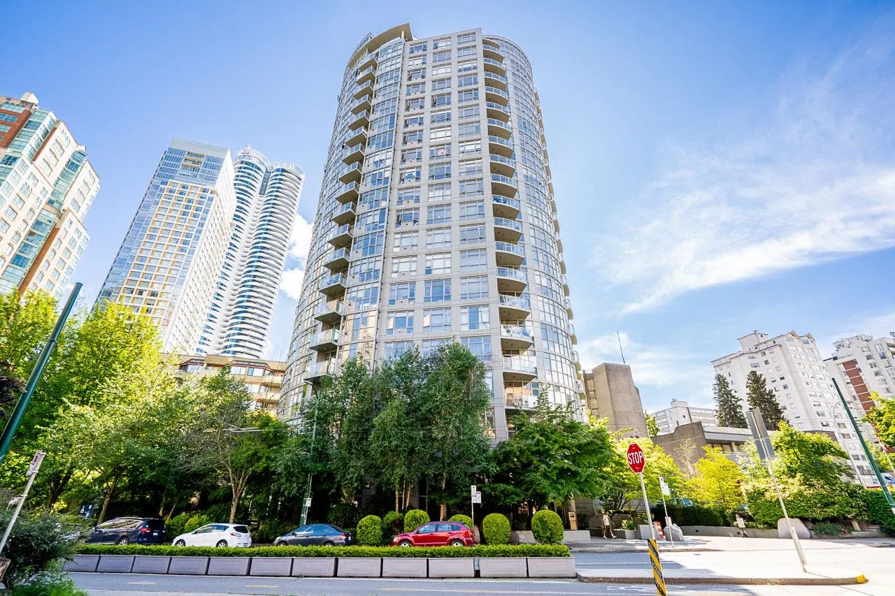 Photo 2 of 39 at #1505 – 1050 Smithe Street