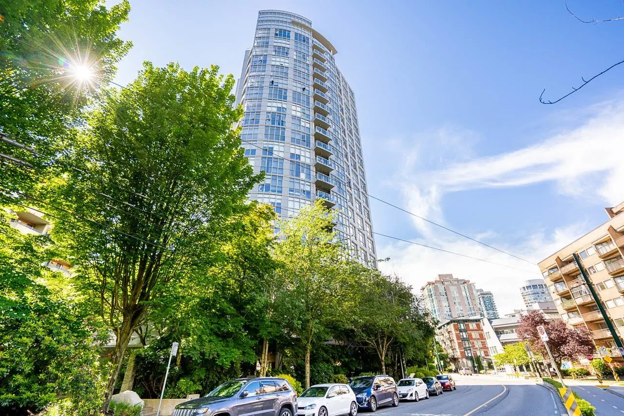 Photo 3 of 39 at #1505 – 1050 Smithe Street