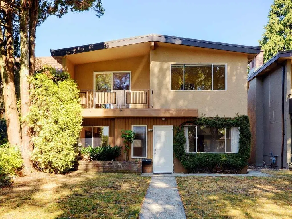 Photo 1 of 17 at 2941 W 42nd Avenue